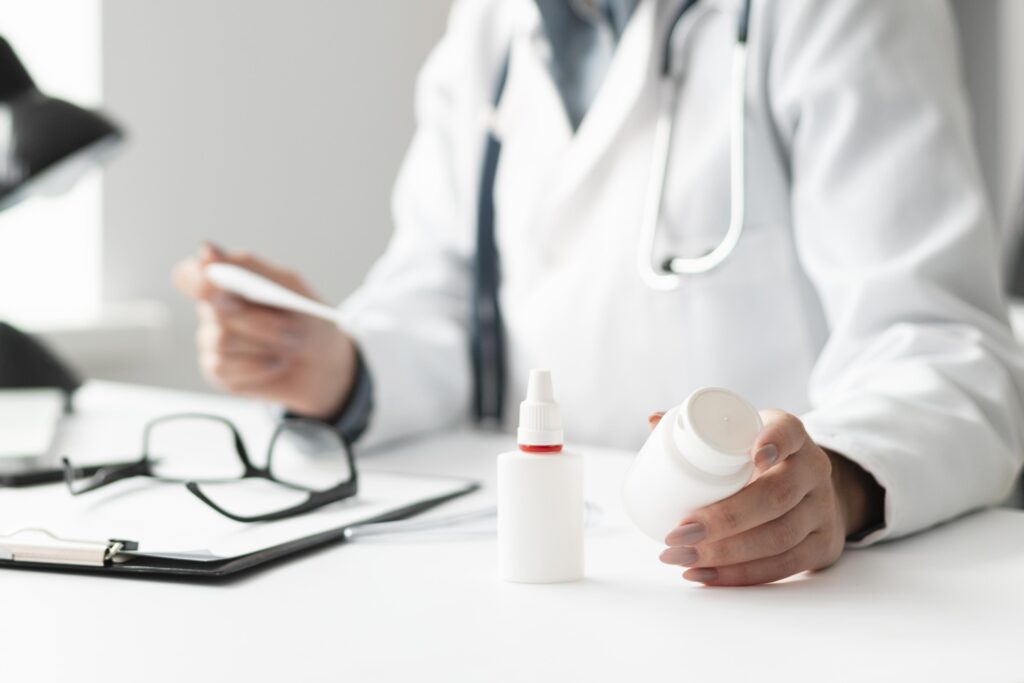 close-up-doctor-holding-medicine